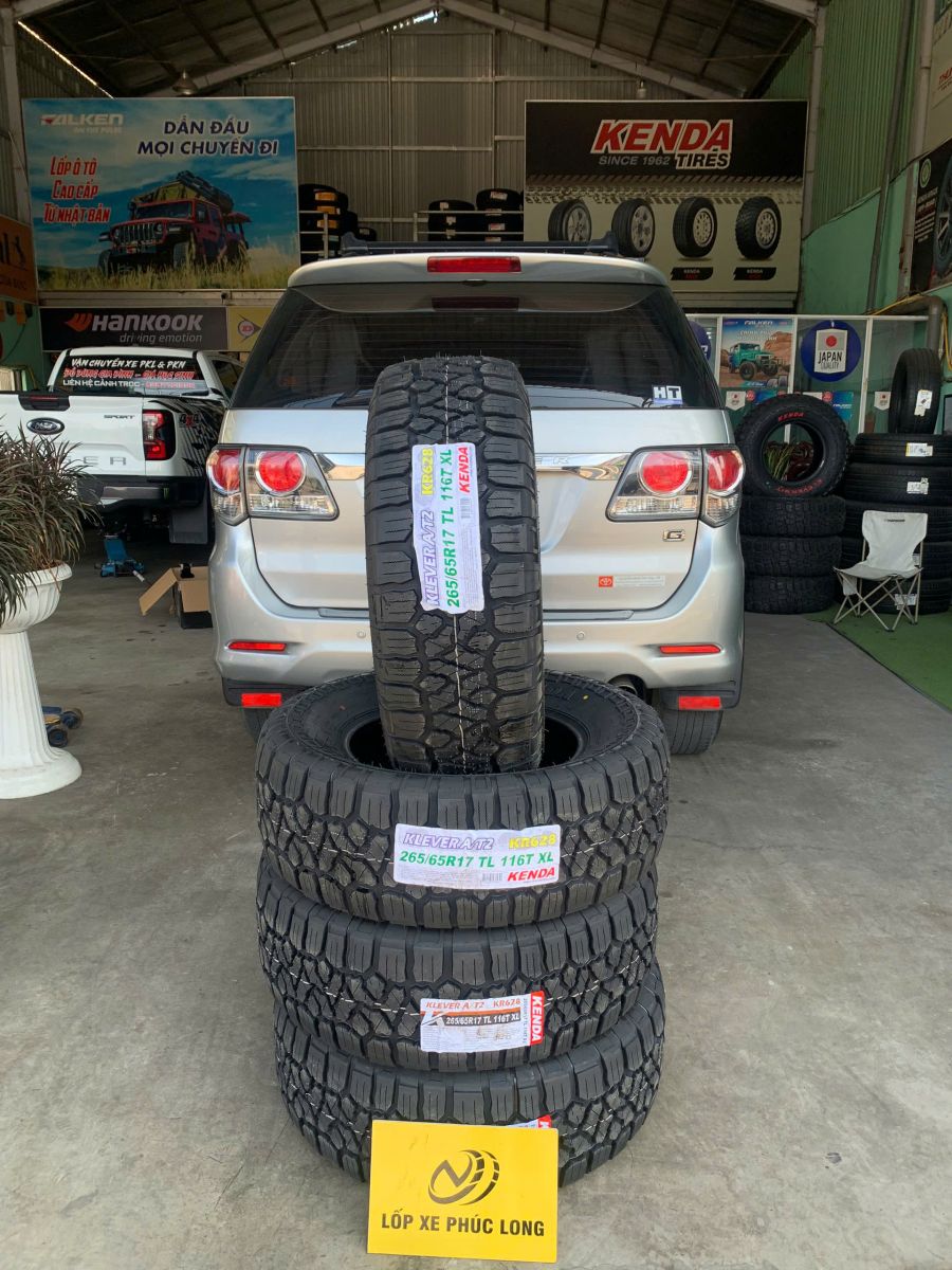 xe toyota fortuner thay lốp 265/65R17 kenda klever kr628