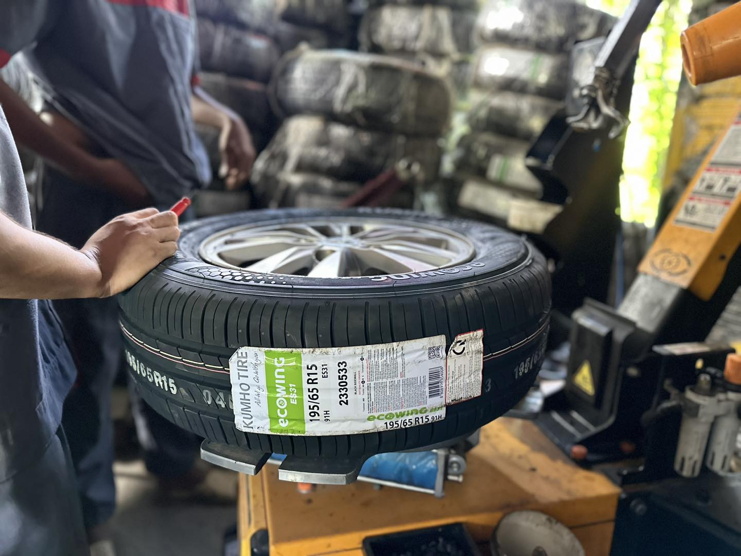 lốp ô tô 195/65R15 kumho ecowing es31