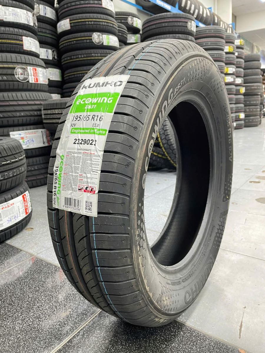 lốp kumho 195/65R16 cho xpander at giá bao nhiêu