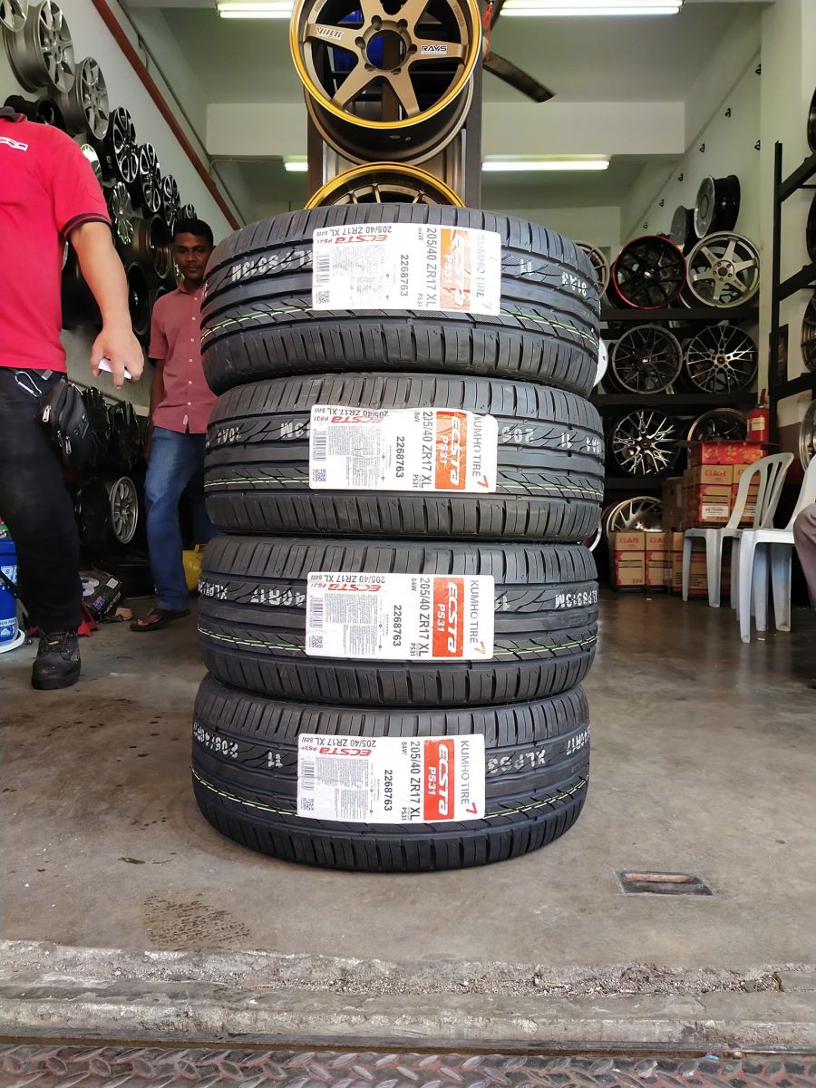 lốp ô tô 205/40R17 kumho ecsta ps31