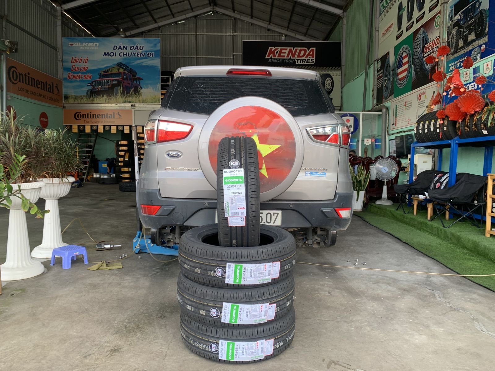 lốp 205/60R16 kumho ecowing kh27