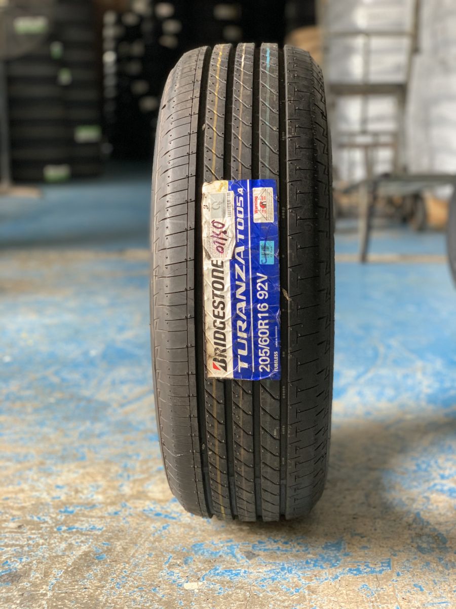 lốp xe 205/60R16 bridgestone turanza t005A