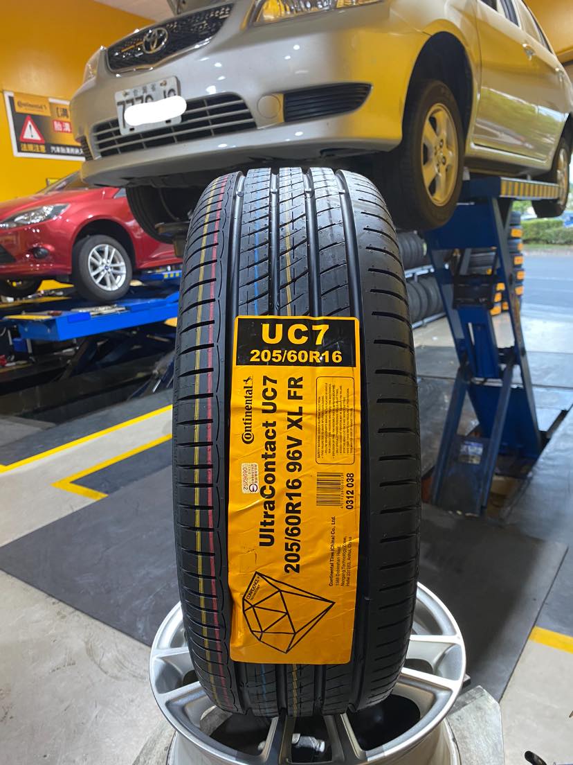 lốp 205/60R16 continental ultracontact uc7