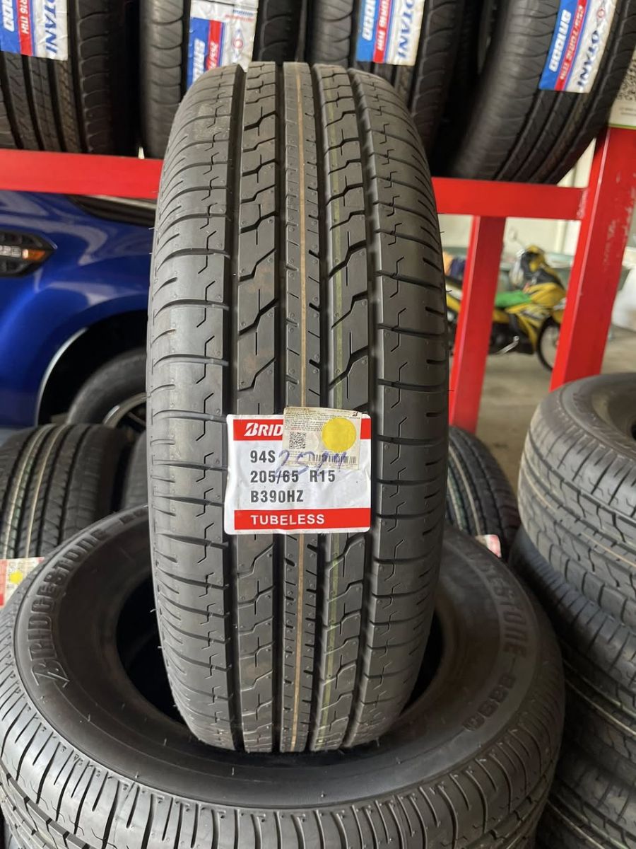lốp 205/65R15 bridgestone b390 