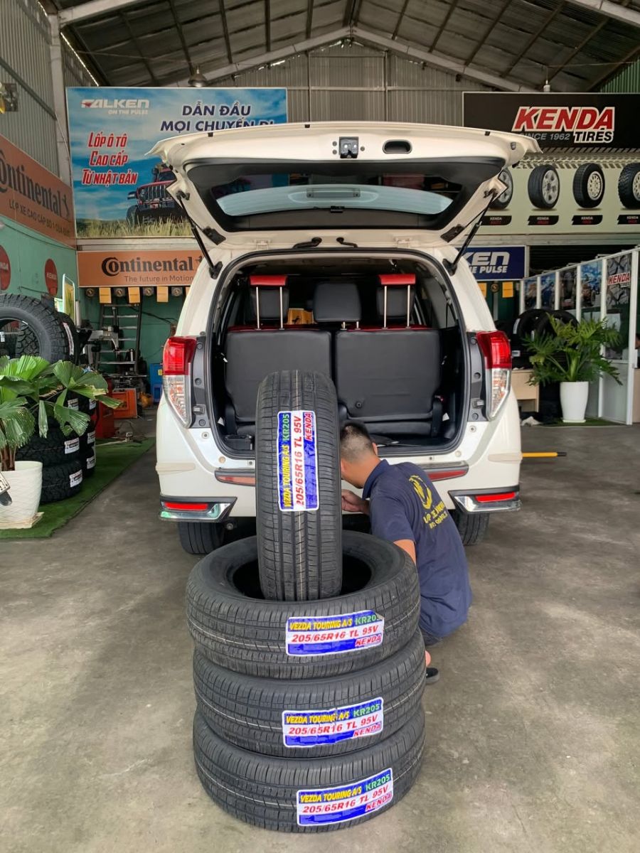 lốp 205/65r16 kenda kr205 cho xe toyota innova