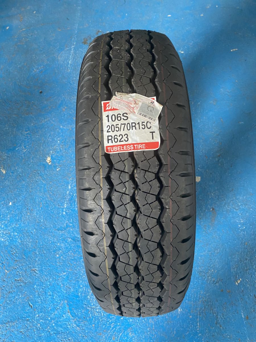 lốp xe 205/70R15C bridgestone duravis r623 dành cho xe hyundai starex, toyota hiace