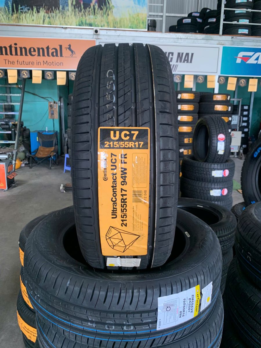 lốp 215/55R17 continental ultractonact uc7