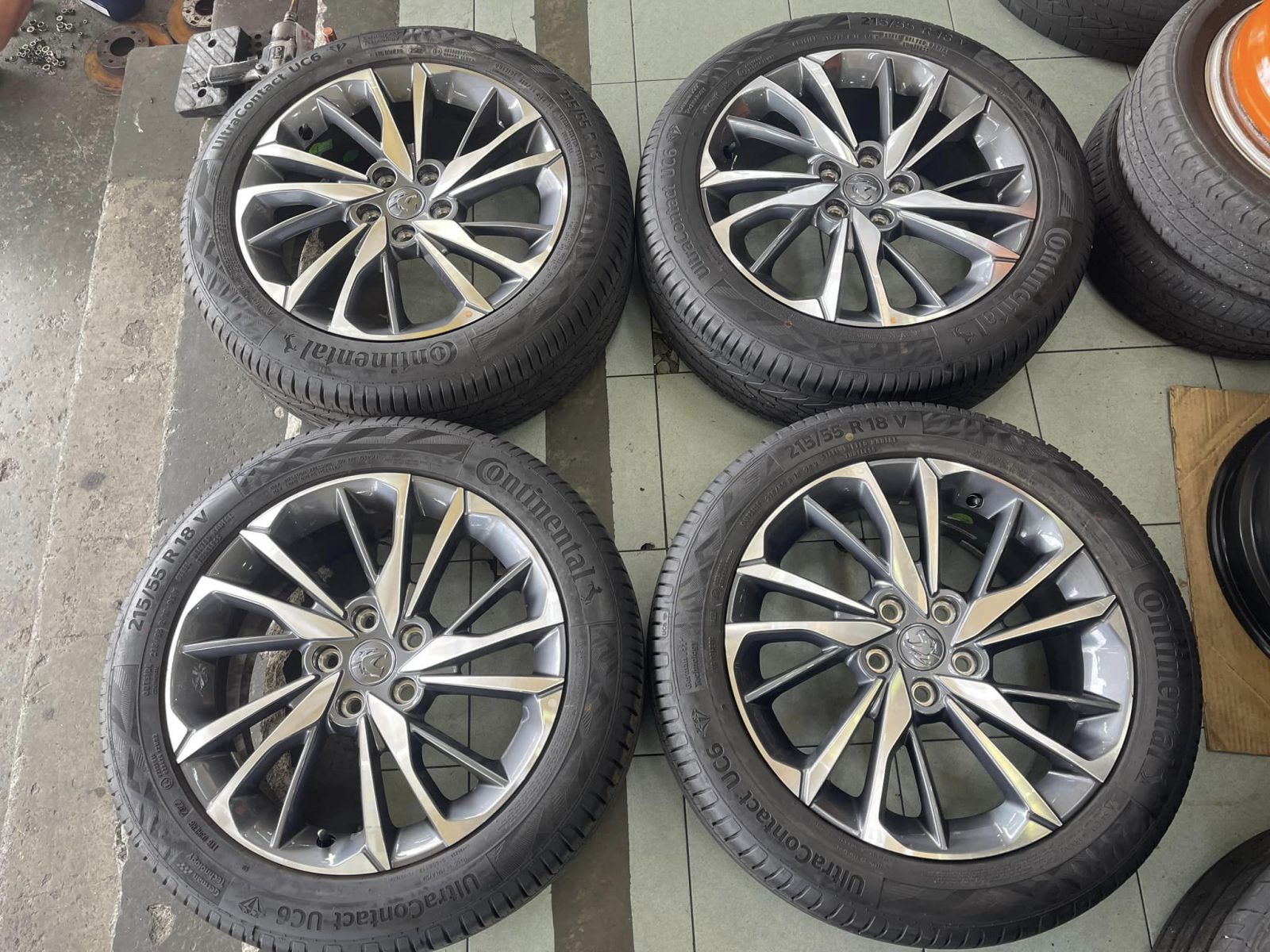 lốp 215/55R18 continental mc6