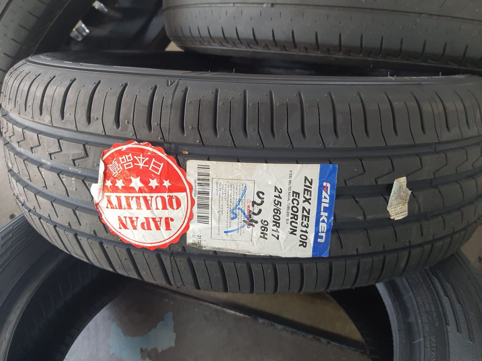 lốp ô tô 215/60r17 falken ziex ze310 ecorun nhật bản