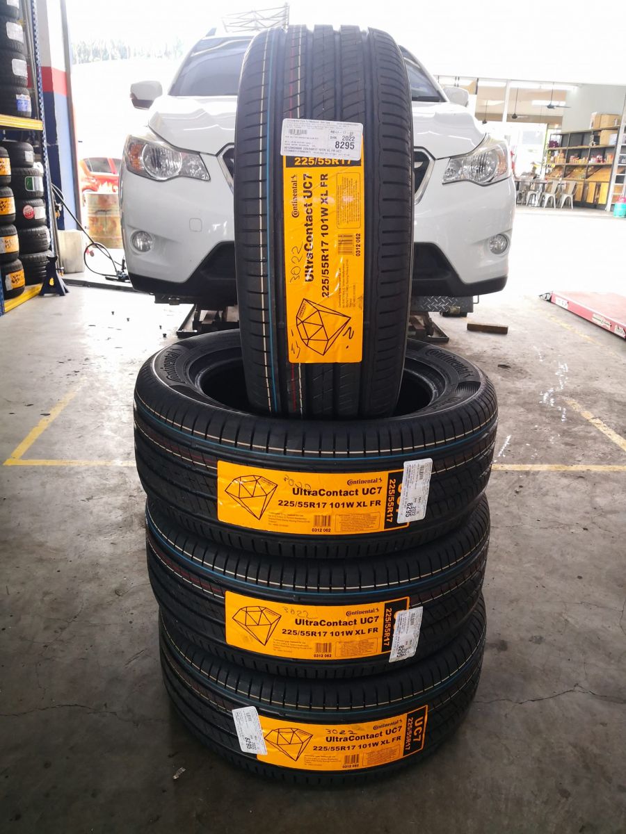 lốp 225/55R17 continental uc7