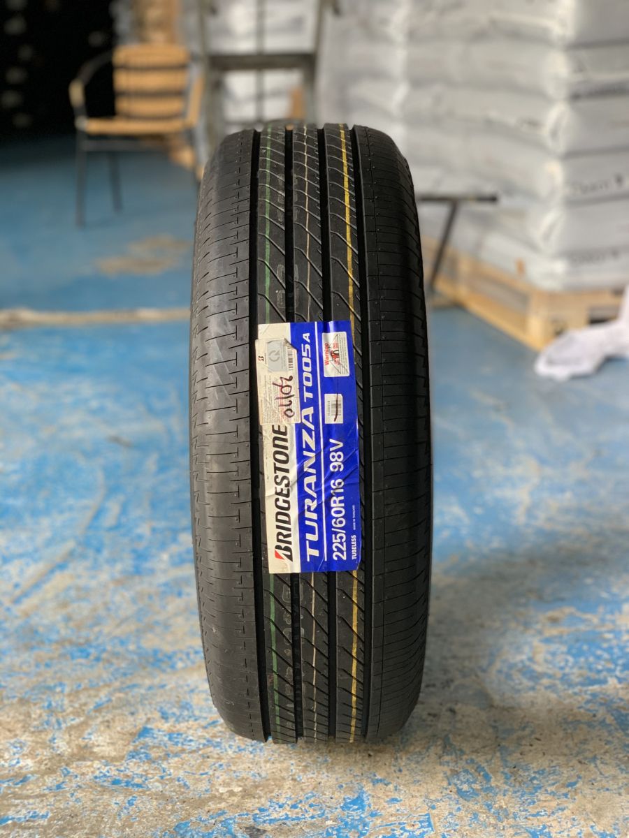 lốp xe 225/60R16 bridgestone turanza t005a