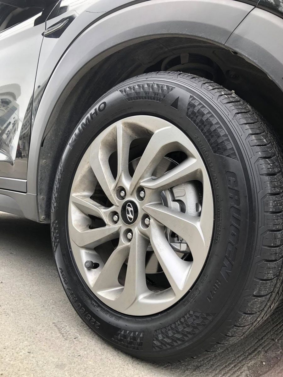 lốp ô tô 225/60R17 kumho crugen hp71 hàn quốc