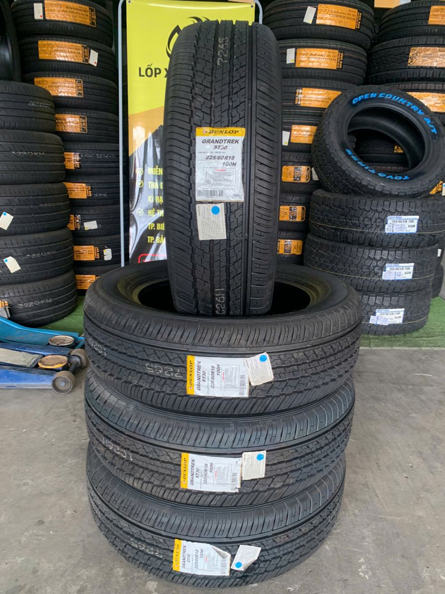 lốp ô tô 225/60R18 dunlop grantrek st30 nhật bản