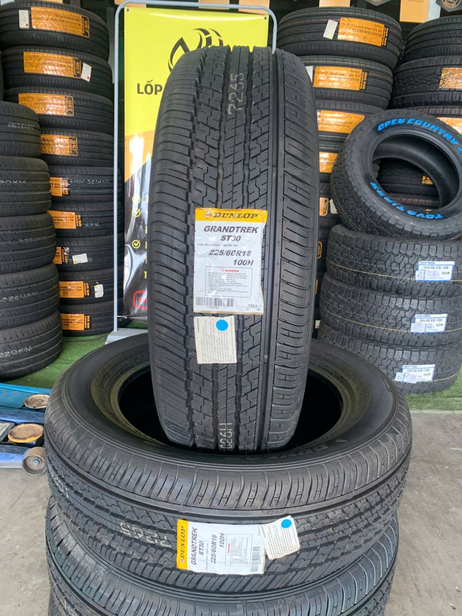 lốp 225/60R18 dunlop grantrek st30 nhật bản