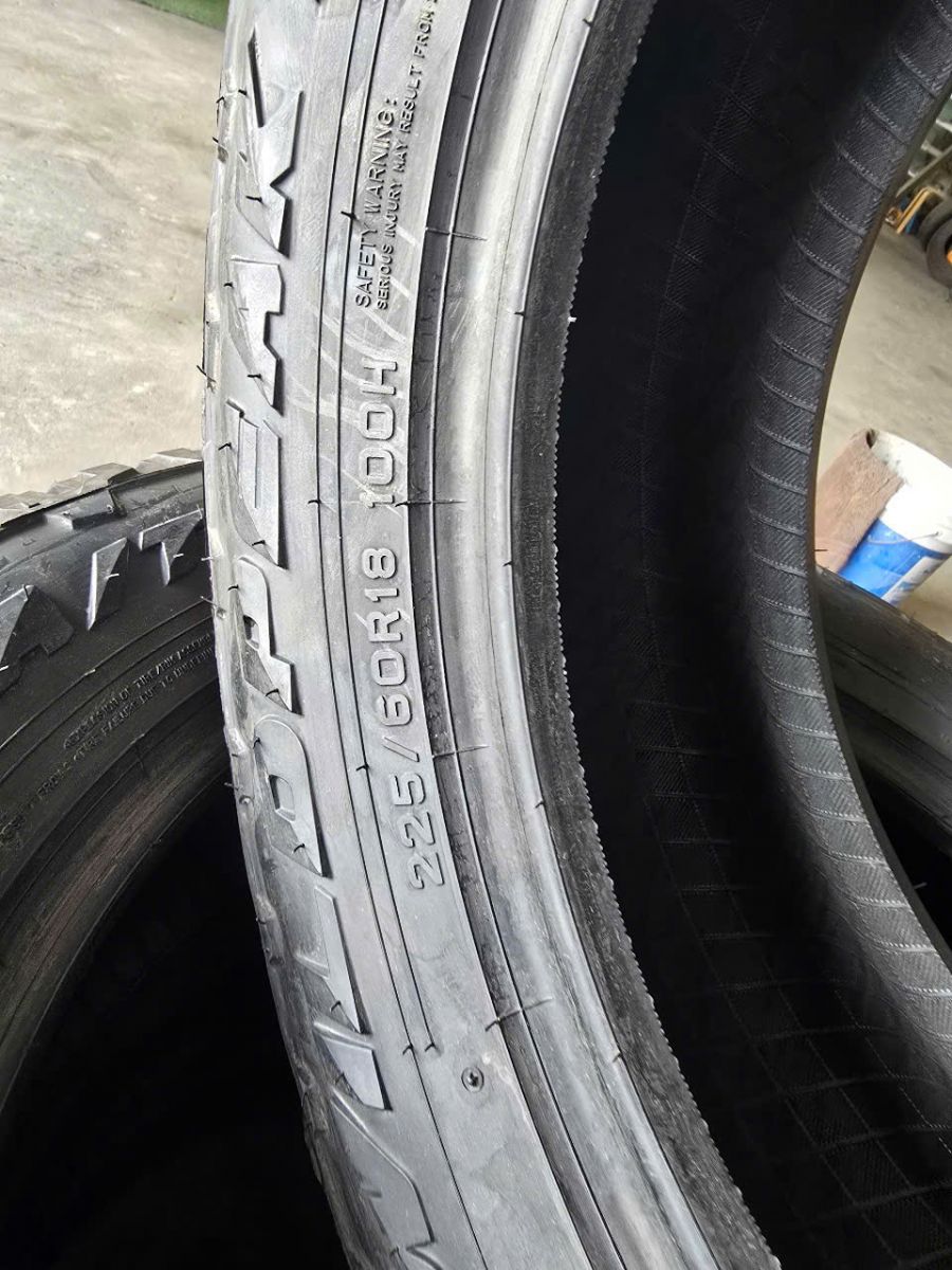 lốp địa hình 225/60R18 falken wildpeak at trai