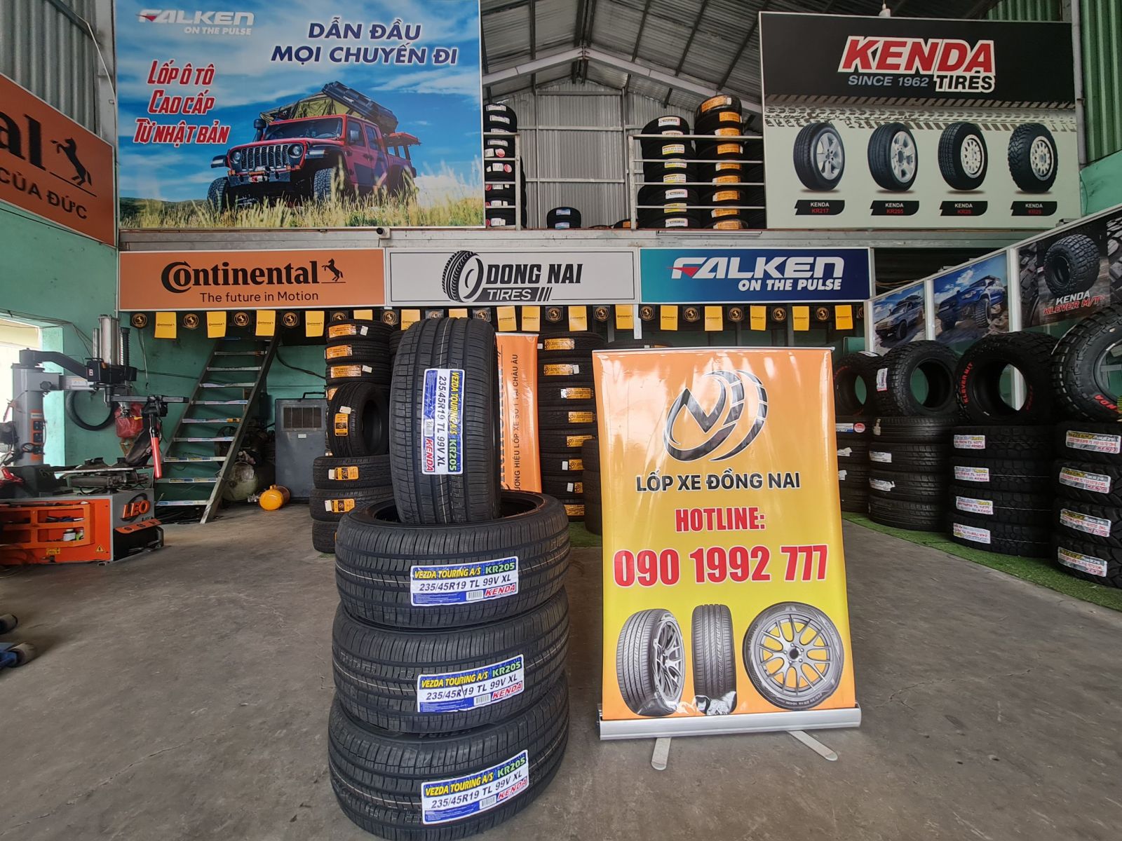 lốp ô tô 235/45R19 kenda touring kr205