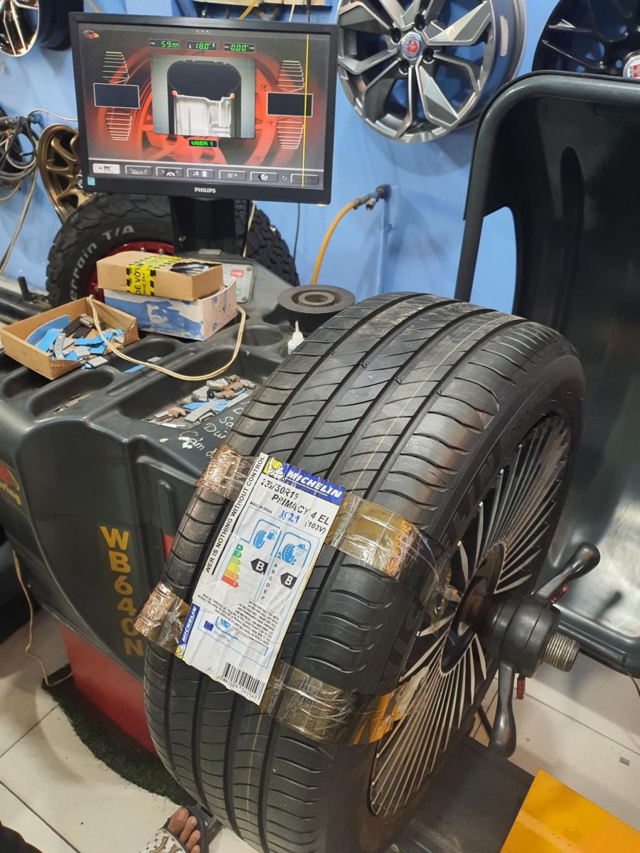 lốp ô tô 235/50R19 michelin