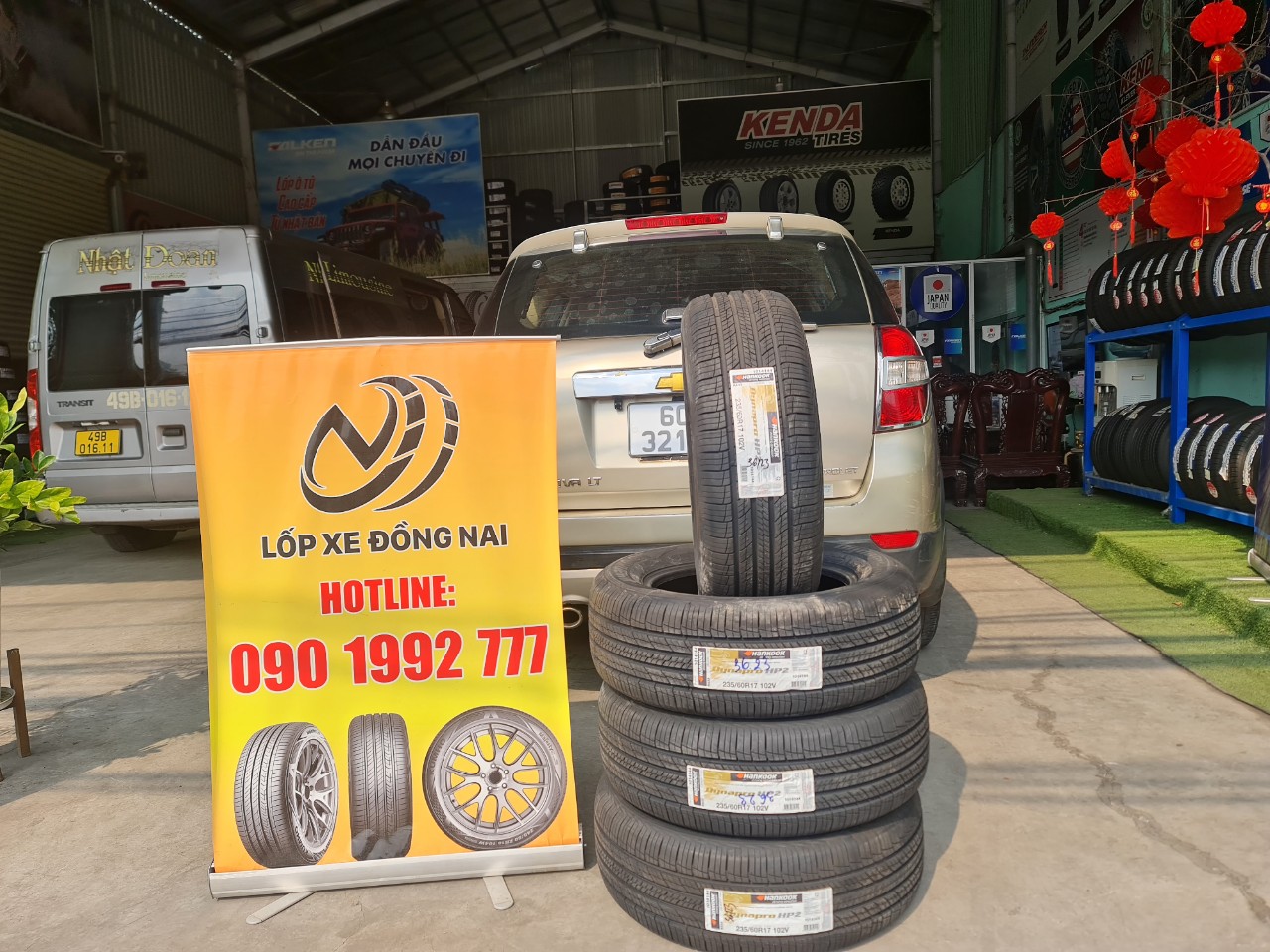 xe chevrolet captiva thay lốp 235/60R17 hankook dynapro 