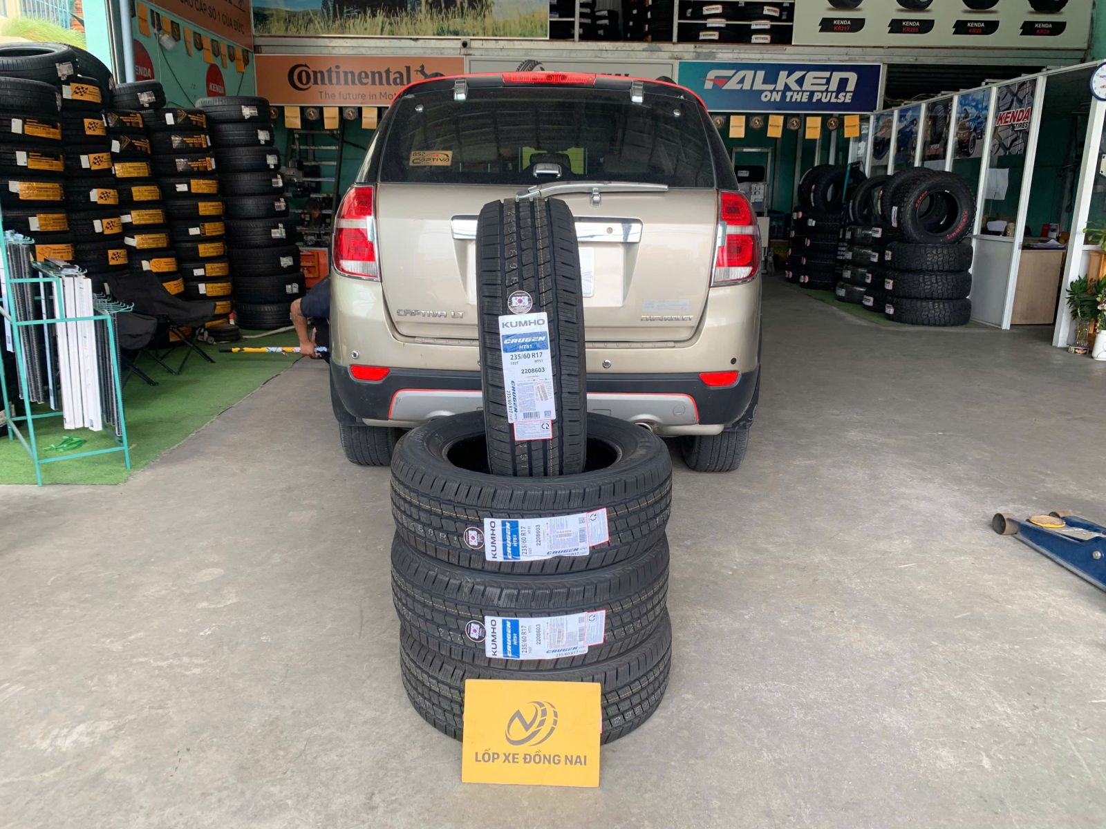 lốp ô tô 235/60R17 kumho crugen ht51