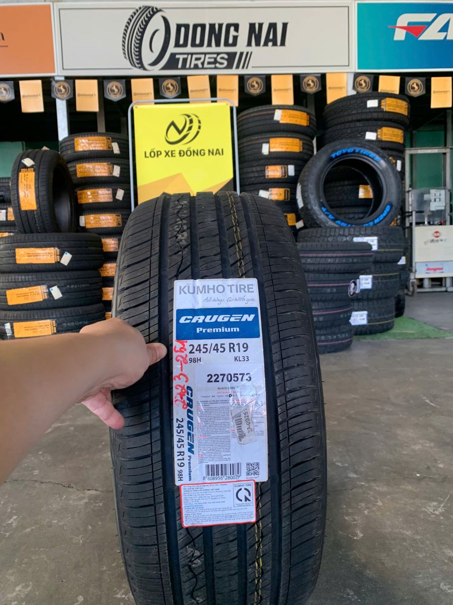 lốp 245/45R19 kumho crugen kl33