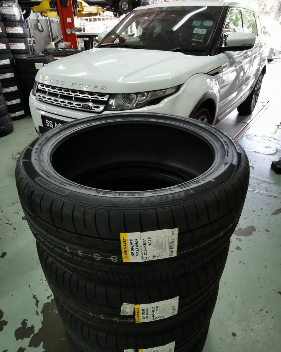 lốp ô tô 245/45R20 dunlop sport maxx 050