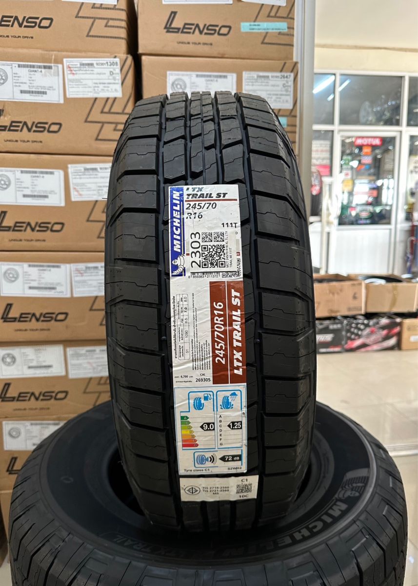 Hình ảnh thực tế lốp xe 245/70R16 Michelin LTX Trail cho các dòng xe Isuzu Dmax, Chevrolet Colorado, Mitsubishi Triton