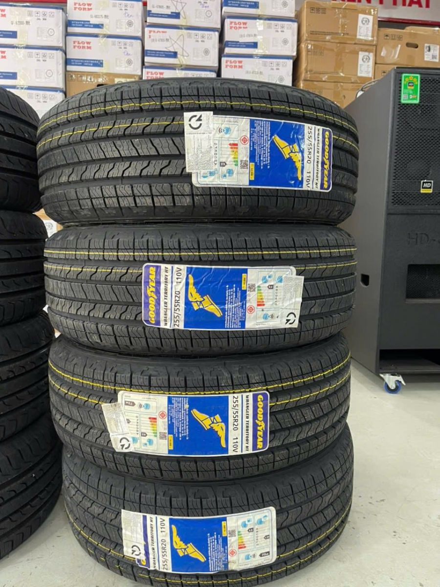lốp ô tô 255/55R20 goodyeat territory ht