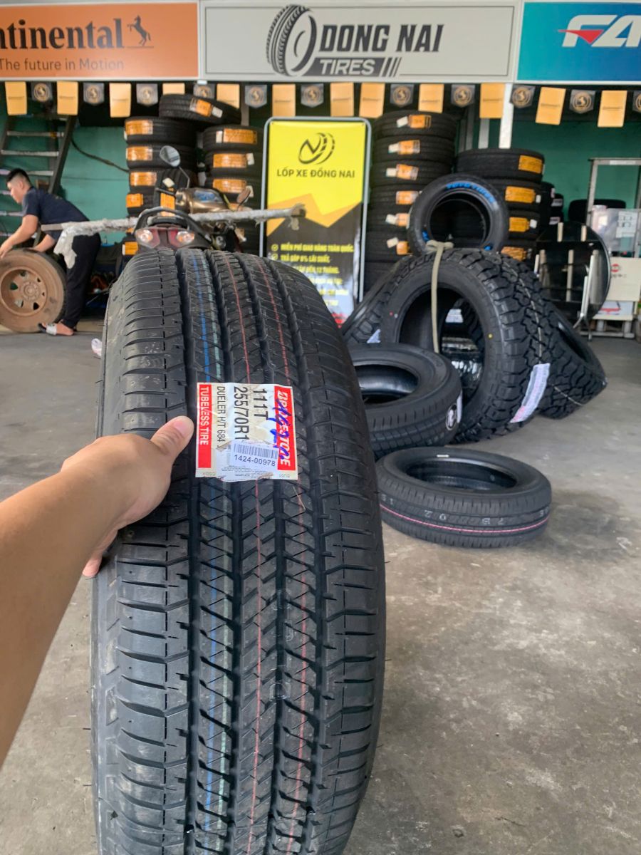 lốp ô tô 255/70R16 bridgestone dueler d684