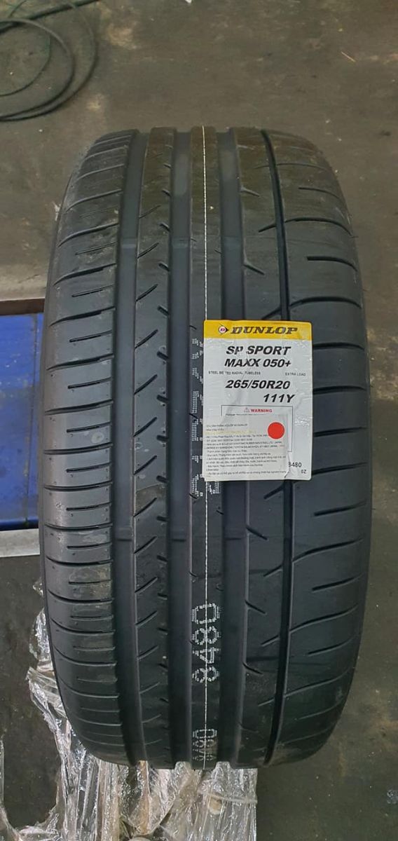 lốp ô tô 265/50R20 dunlop sp sport maxx 050 nhật bản