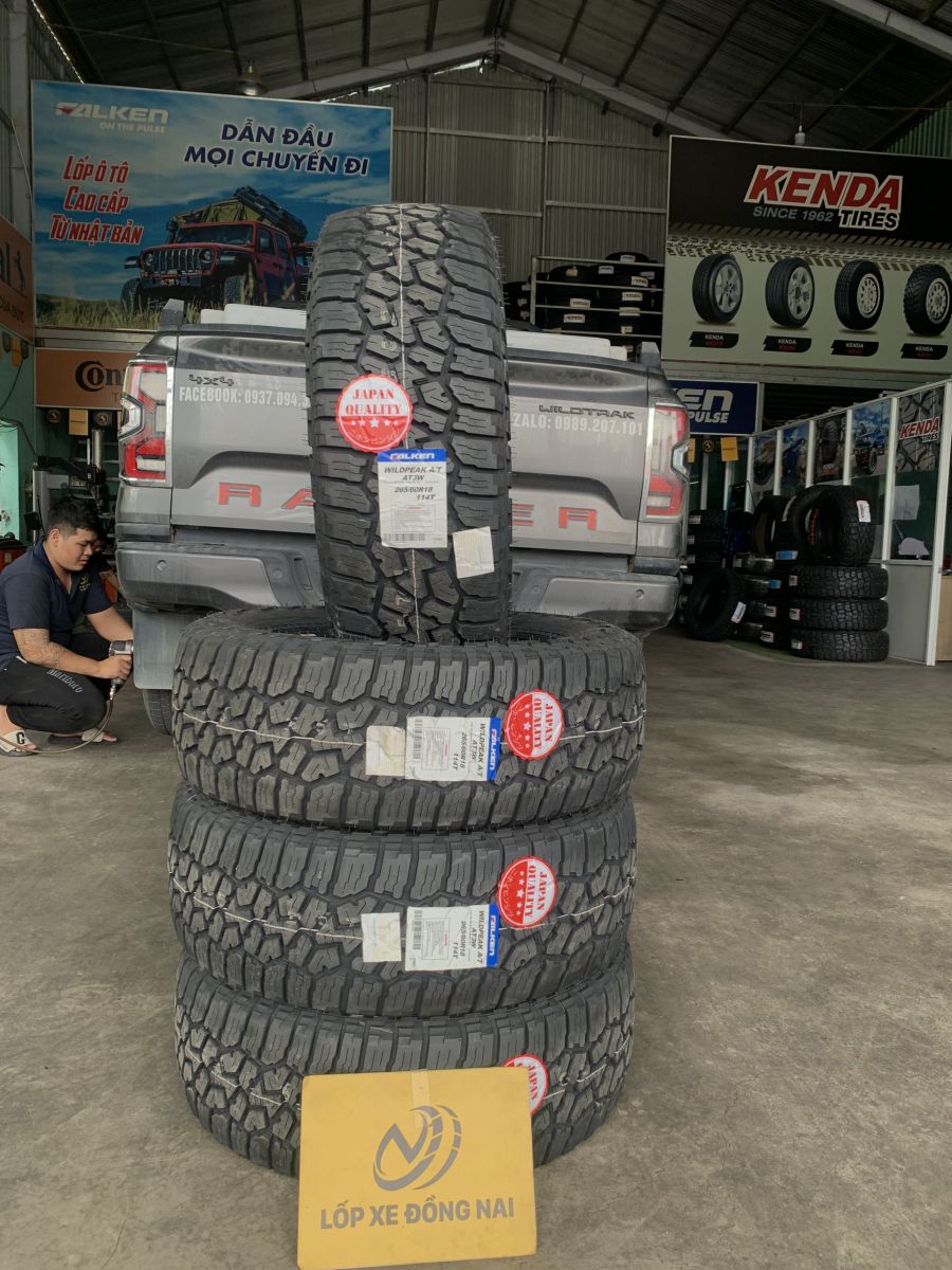 ford wildtrak thay lốp 265/60R18 falken wildpeak at3w