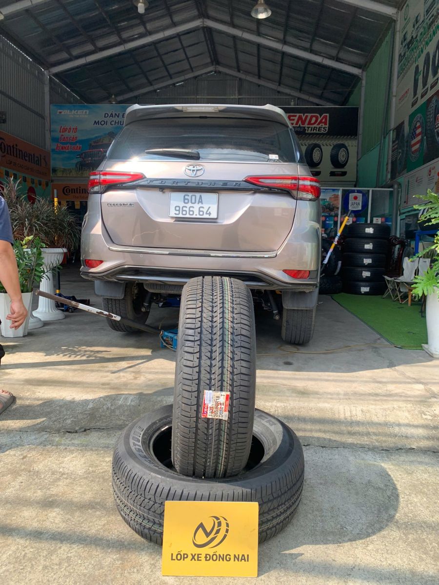 lốp xe 265/60R18 bridgestone dueler d684 thái lan