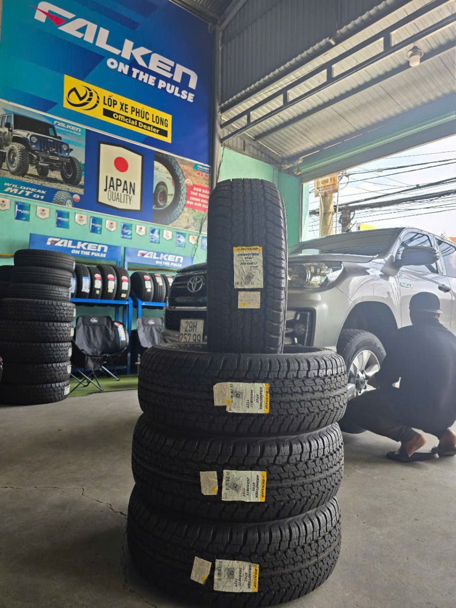 lốp ô tô 265/65R17 dunlop grantrek at22