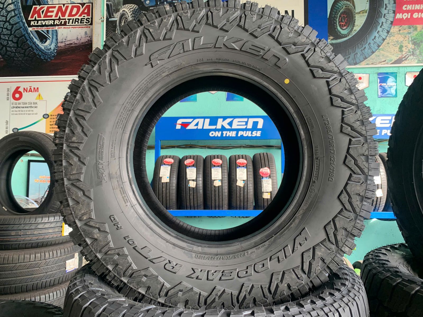 lốp địa hình 285/70R17 falken wildpeak rt01 nhật bản