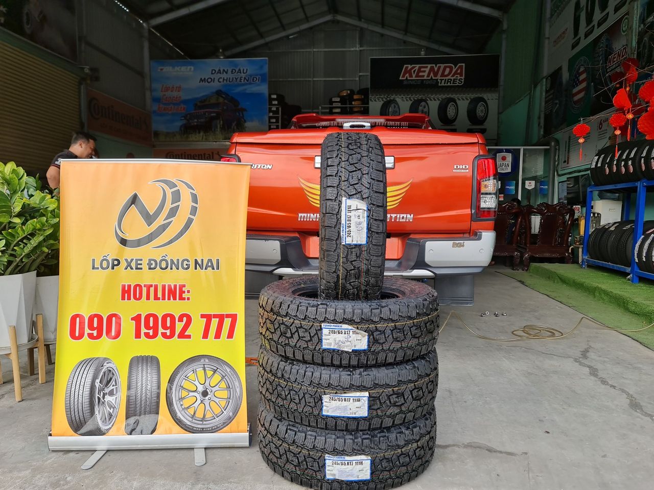 xe mitsubishi triton thay lốp 245/65R17 toyo opa3g nhật bản