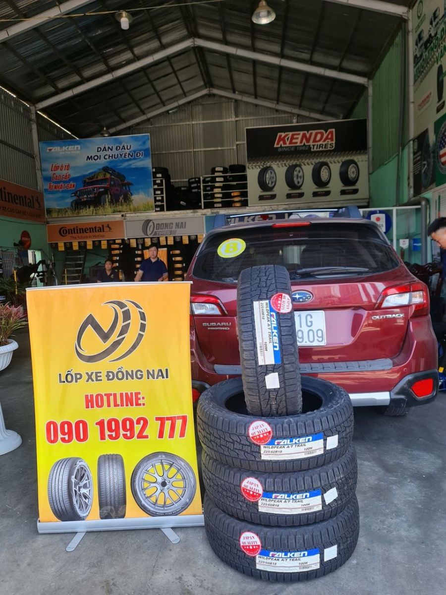 xe subaru outback thay lốp 225/60R18 falken at trail