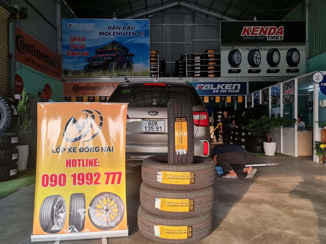 kia sorento thay lốp 235/60R18 continental uc6 suv