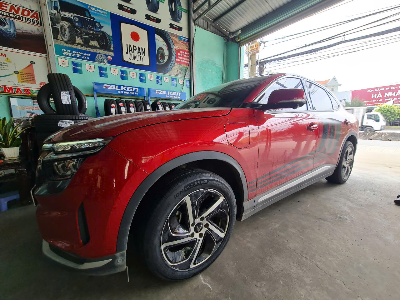lốp hankook ion 225/55R19 ev cho vinfast vf8 eco