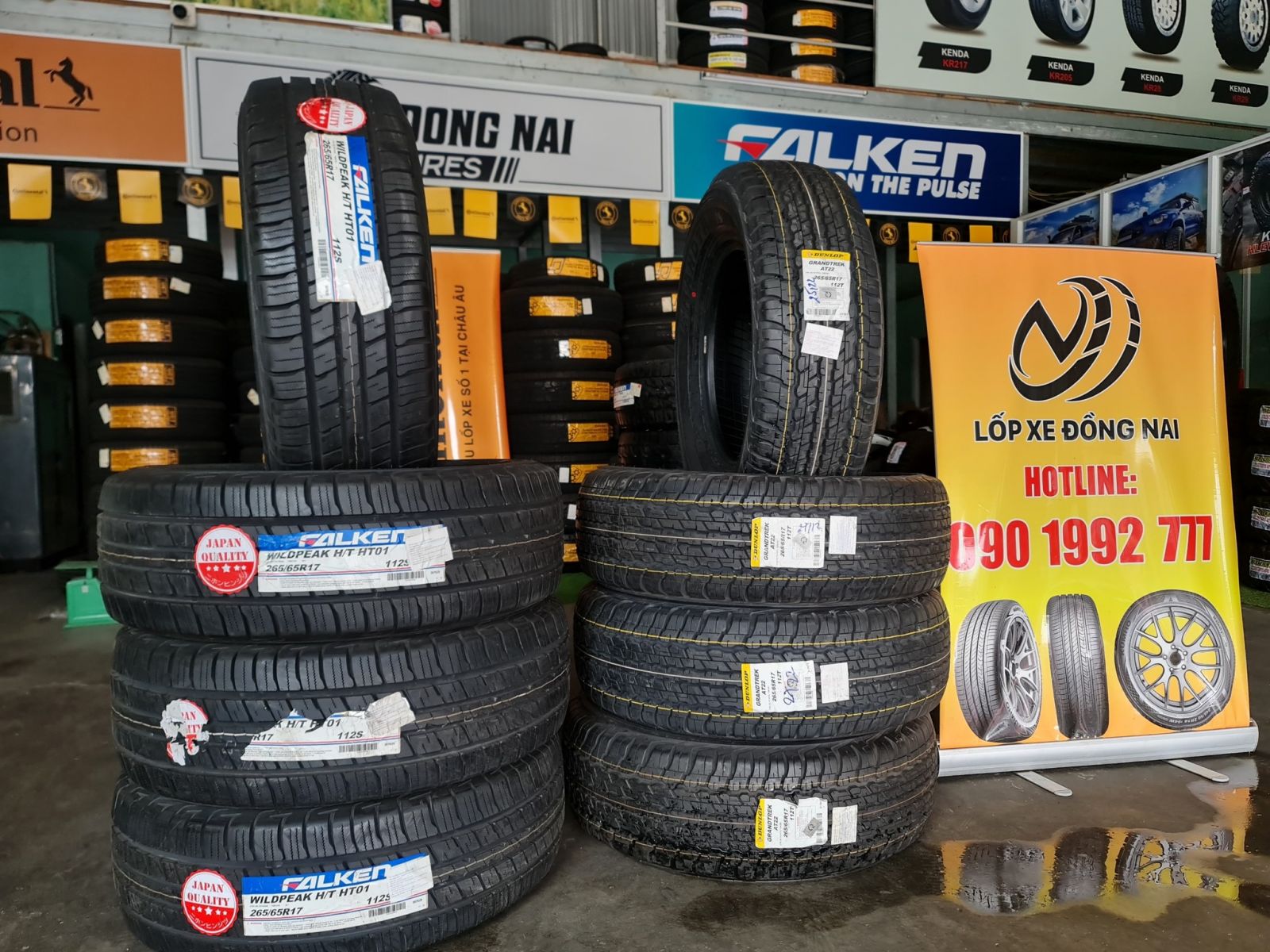 lốp 265/65R17 dunlop grantrek at22