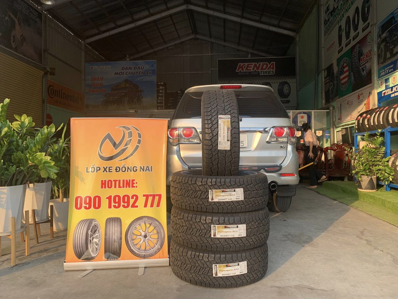 xe fortuner thay lốp 265/65R17 hankook