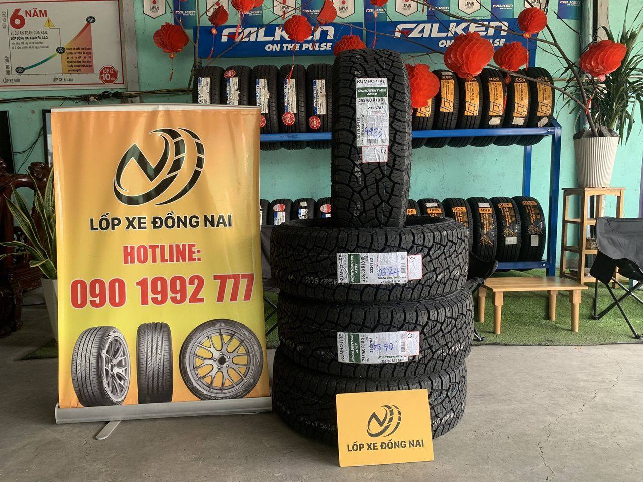 lốp địa hình 255/70R18 kumho at52 cho nissan navara