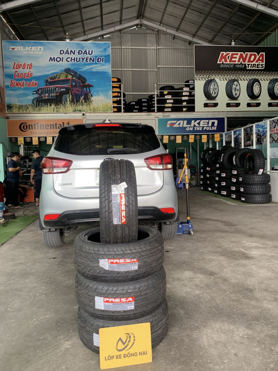 xe kia rondo thay lốp 225/45R17 presa ps55 thái lan