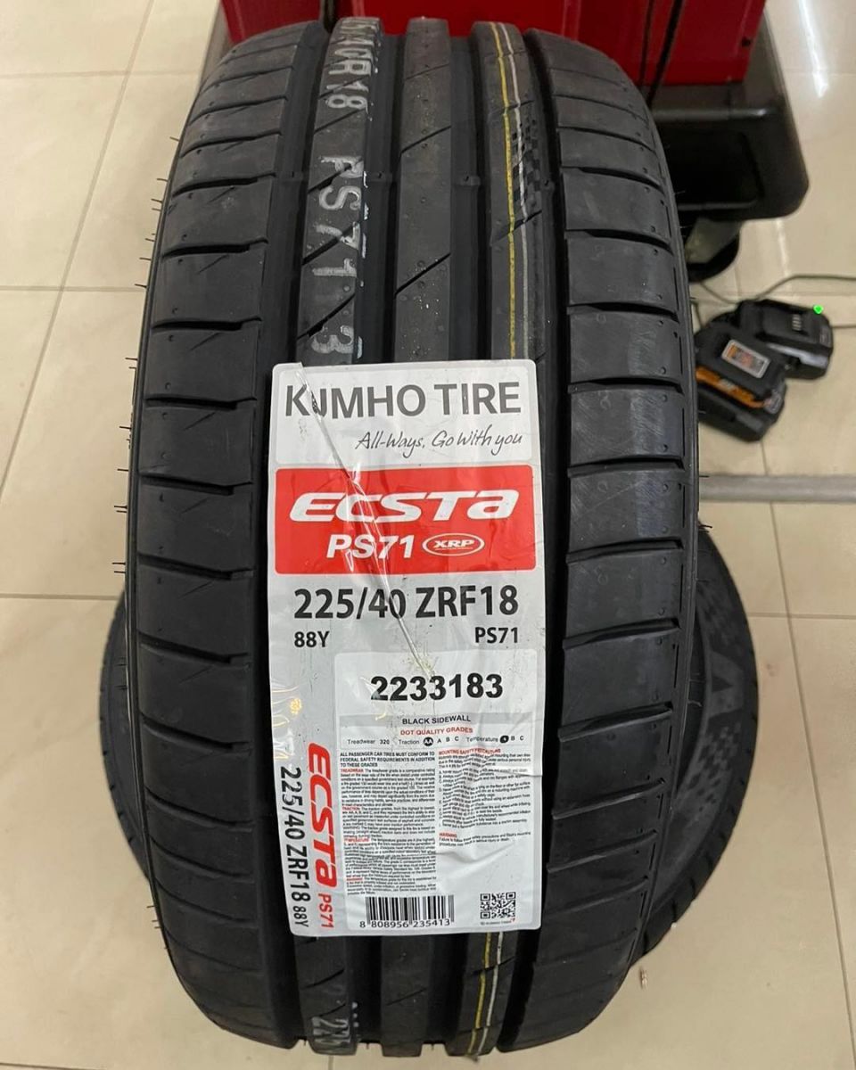 lốp ô tô 225/40ZR18 kumho ecsta ps71