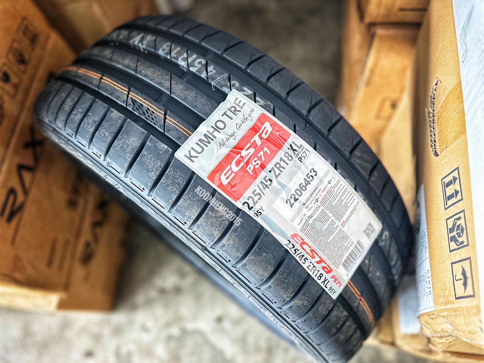 lốp ô tô 225/45ZR18 kumho ecsta ps71