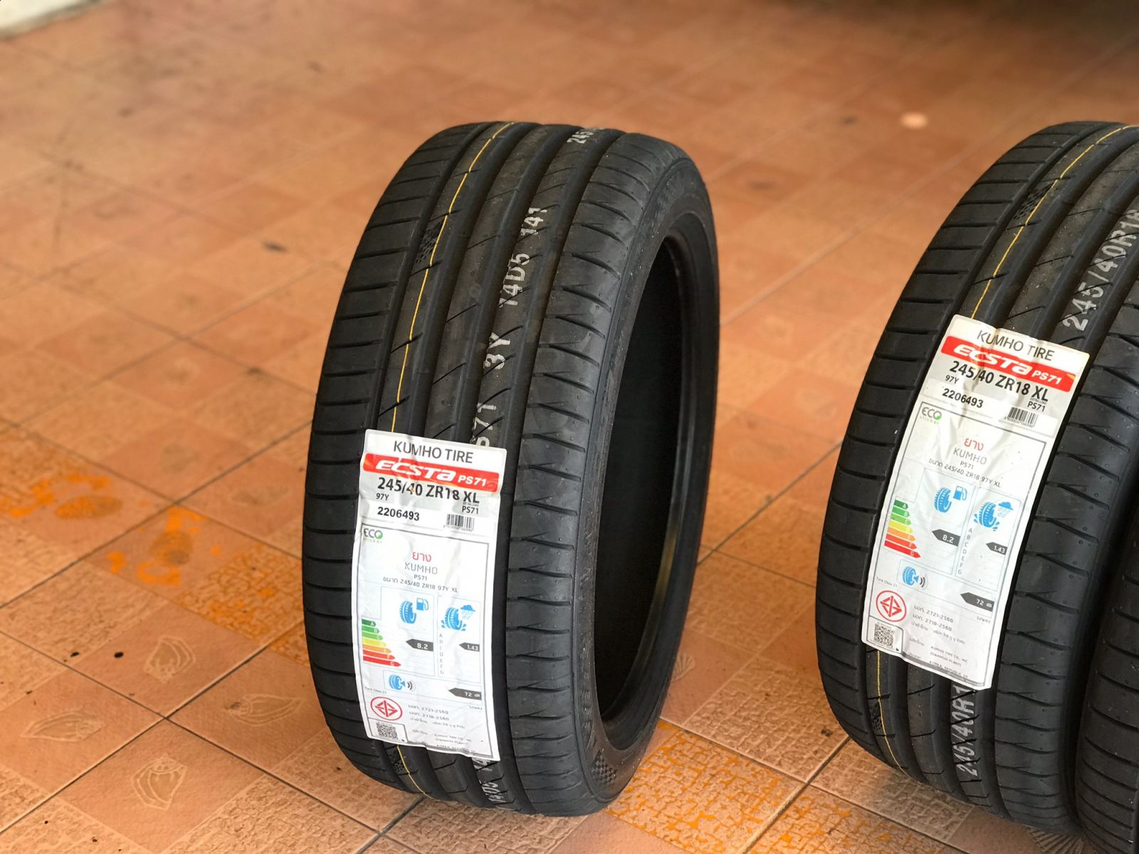 lốp ô tô 245/40ZR18 kumho ecsta ps71