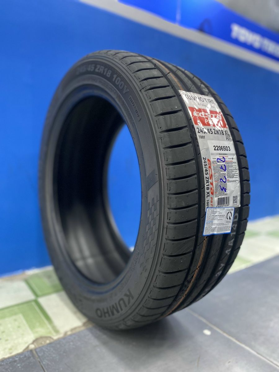 lốp ô tô 245/45ZR18 kumho ecsta ps71