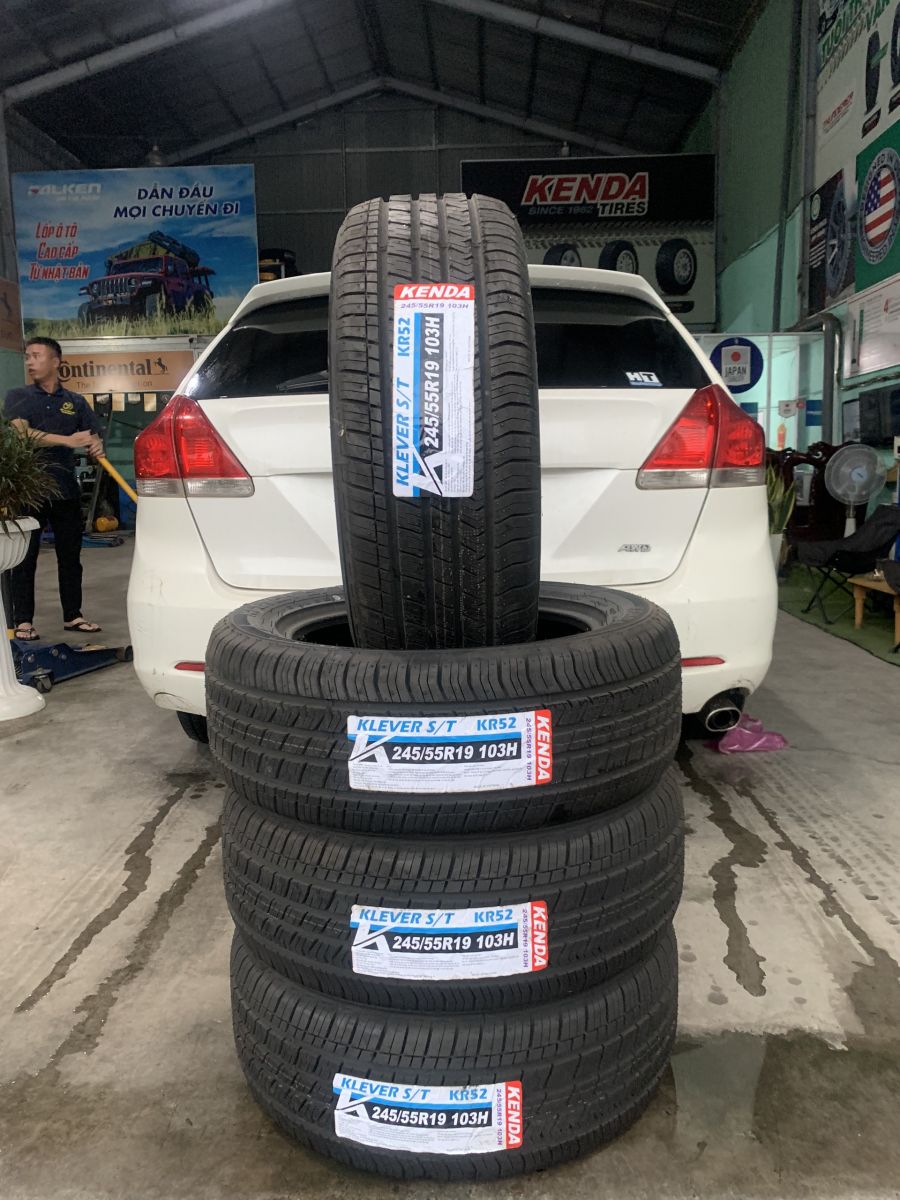 xe toyota venza thay lốp 245/55R19 kenda kr52