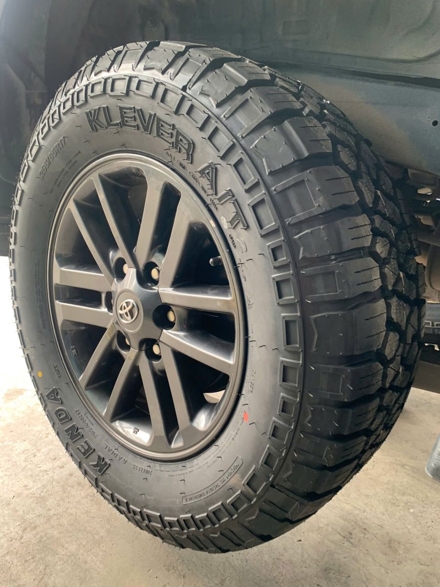 xe toyota fortuner thay lốp địa hình 265/65R17 kenda klever kr628