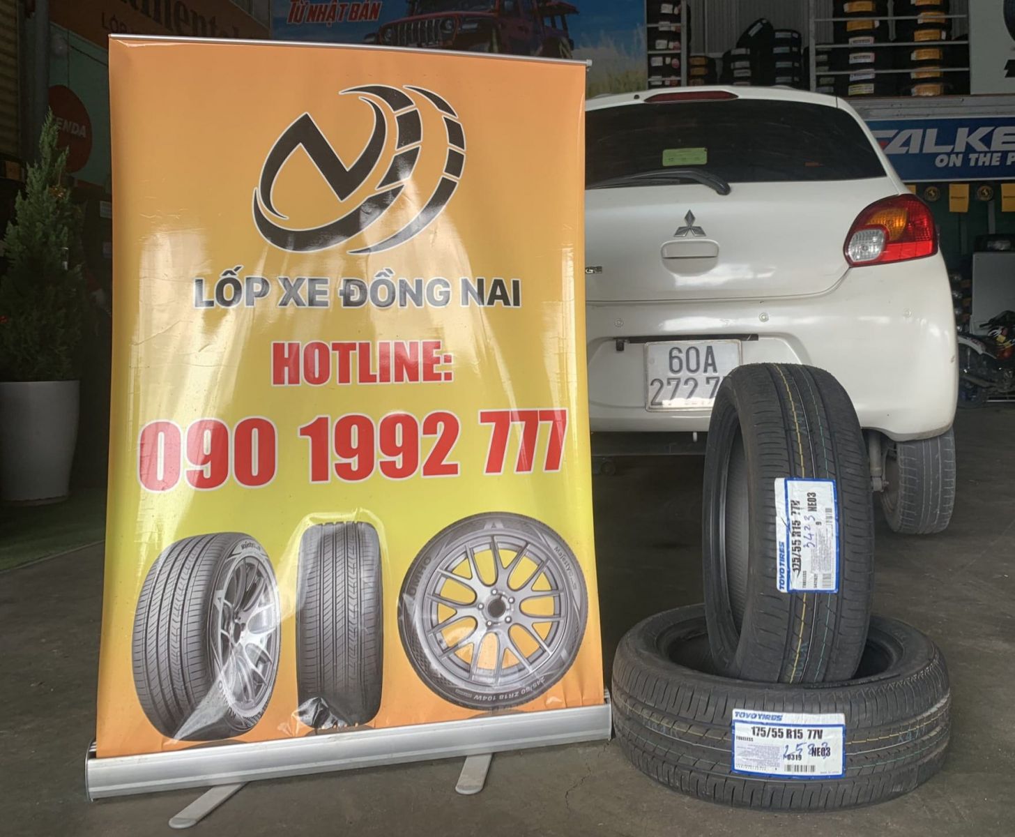 xe mitsubishi mirage thay lốp 175/55R15 toyo 