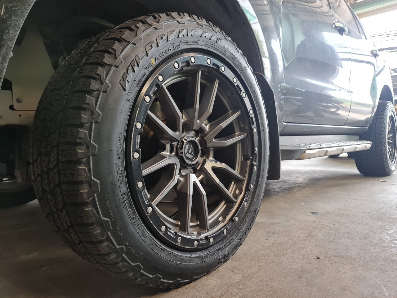 ford everest thay lốp offroad 265/50R20 falken wildpeak at trail