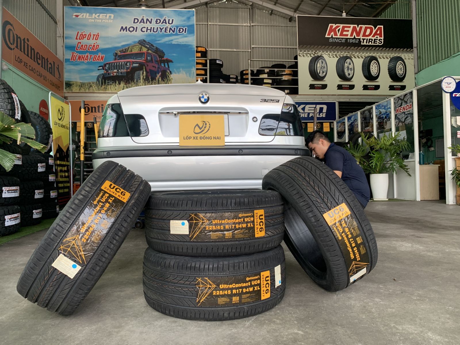 lốp ô tô 225/45R17 continental ultracontact uc6